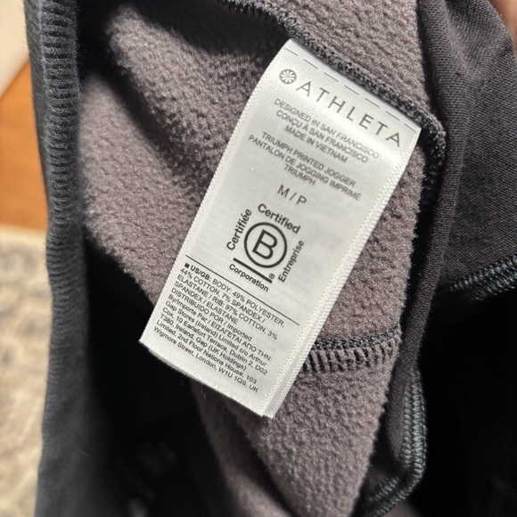 Athleta Triumph Black/Gray Camo Fleece Lined Sweatpants Jogger Petite Inseam - Picture 9 of 9